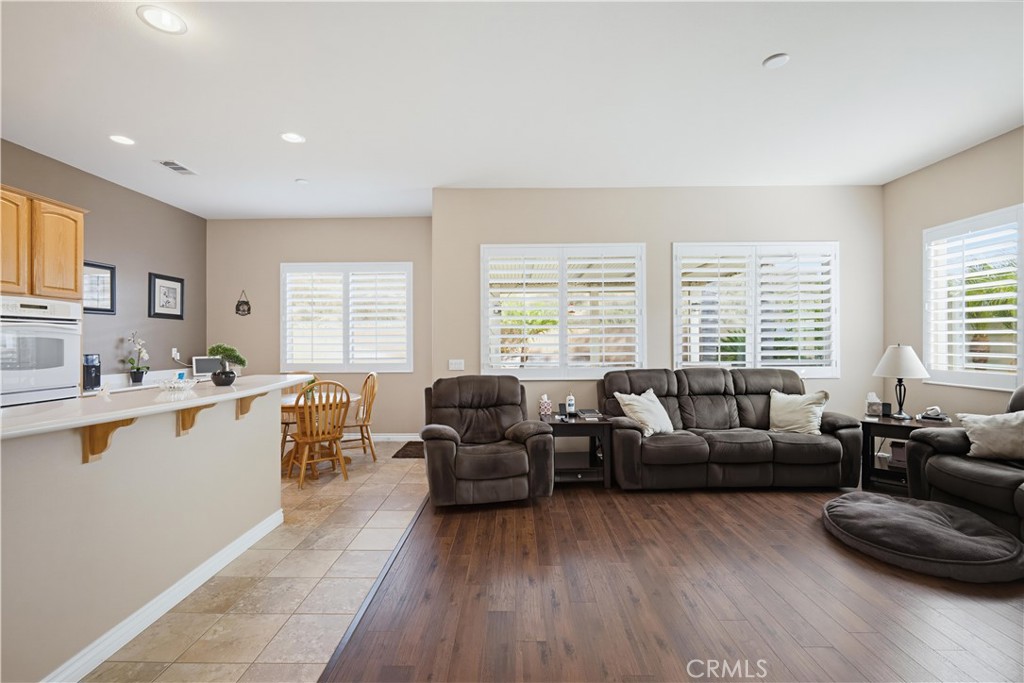 1660 Golden Way Property Photo 7