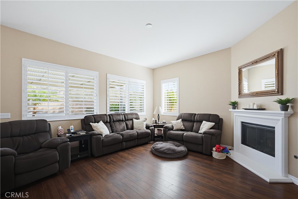 1660 Golden Way Property Photo 8