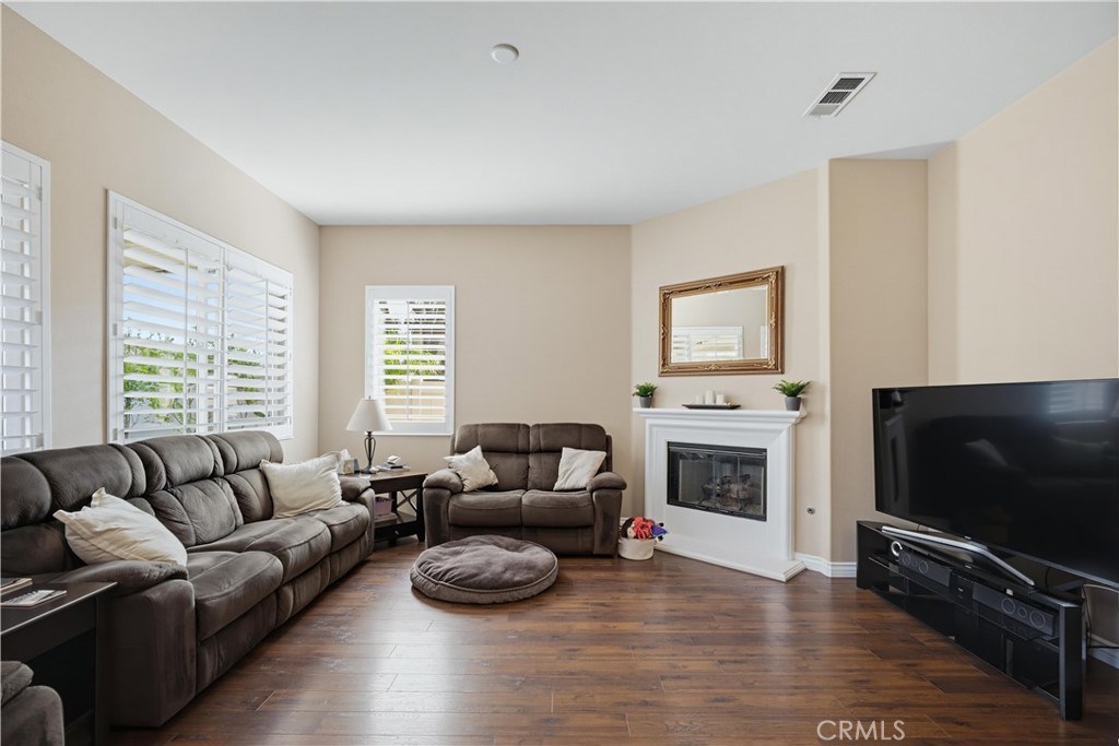 1660 Golden Way Property Photo 9