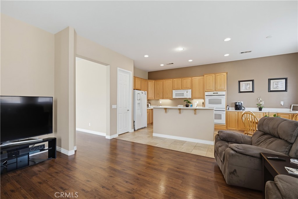 1660 Golden Way Property Photo 10