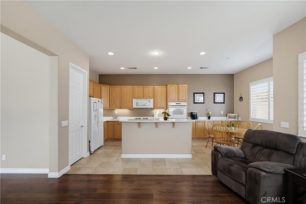 1660 Golden Way Property Photo 11