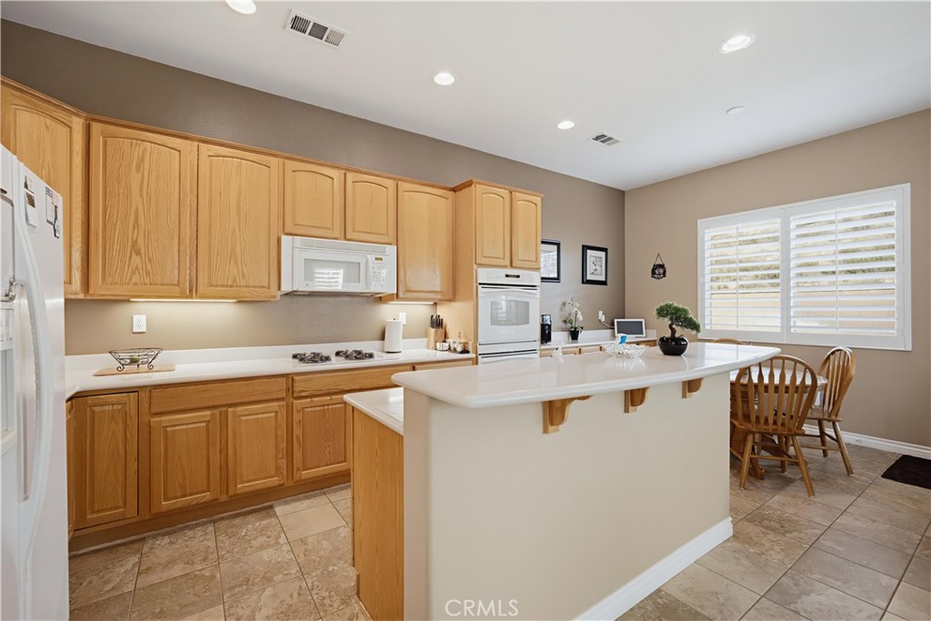 1660 Golden Way Property Photo 12