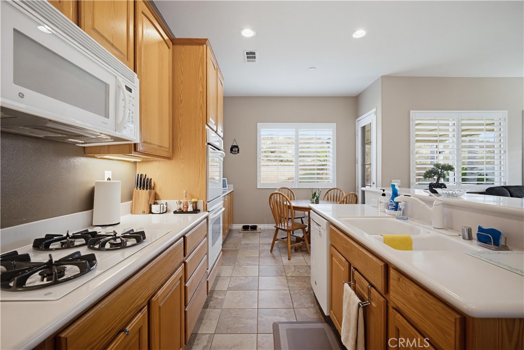 1660 Golden Way Property Photo 13