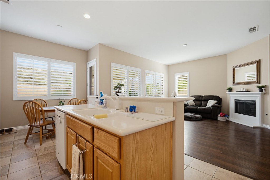 1660 Golden Way Property Photo 14