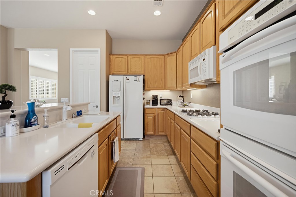 1660 Golden Way Property Photo 15