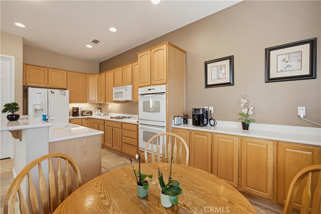 1660 Golden Way Property Photo 18