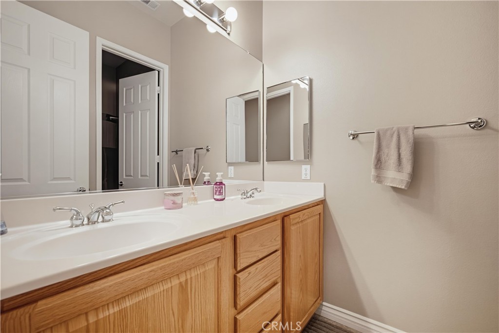 1660 Golden Way Property Photo 28