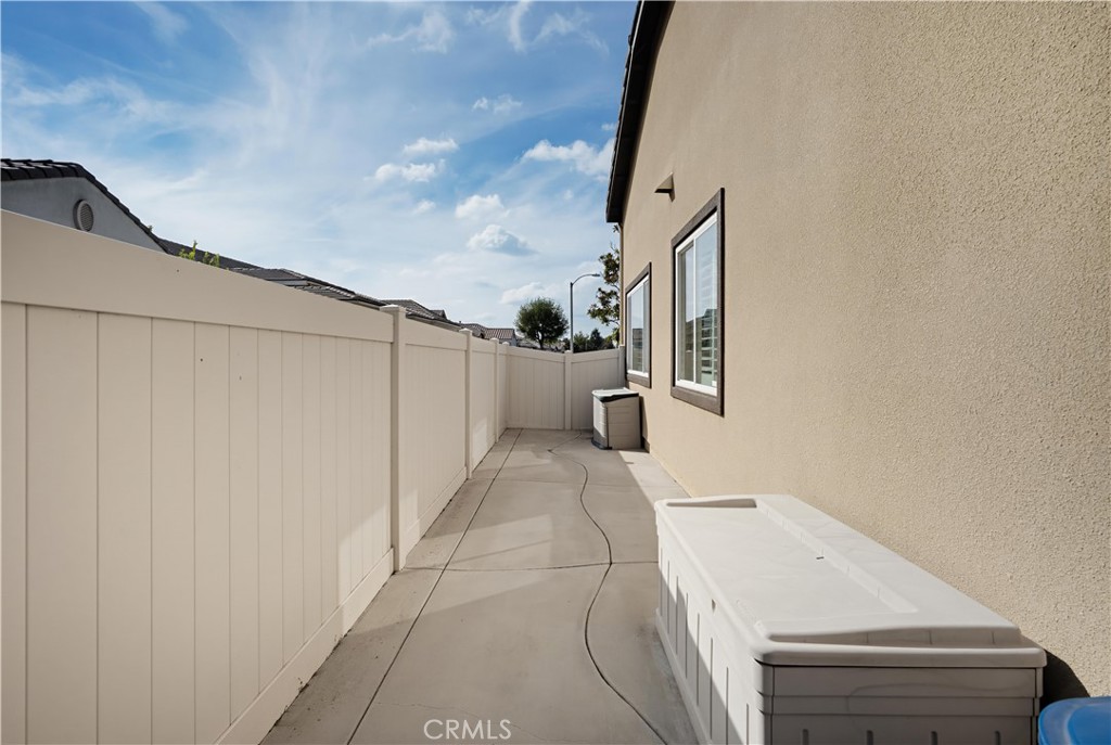 1660 Golden Way Property Photo 38