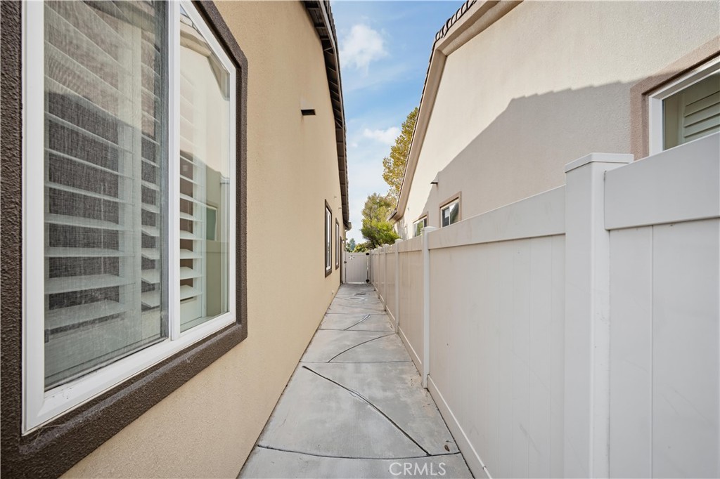 1660 Golden Way Property Photo 40