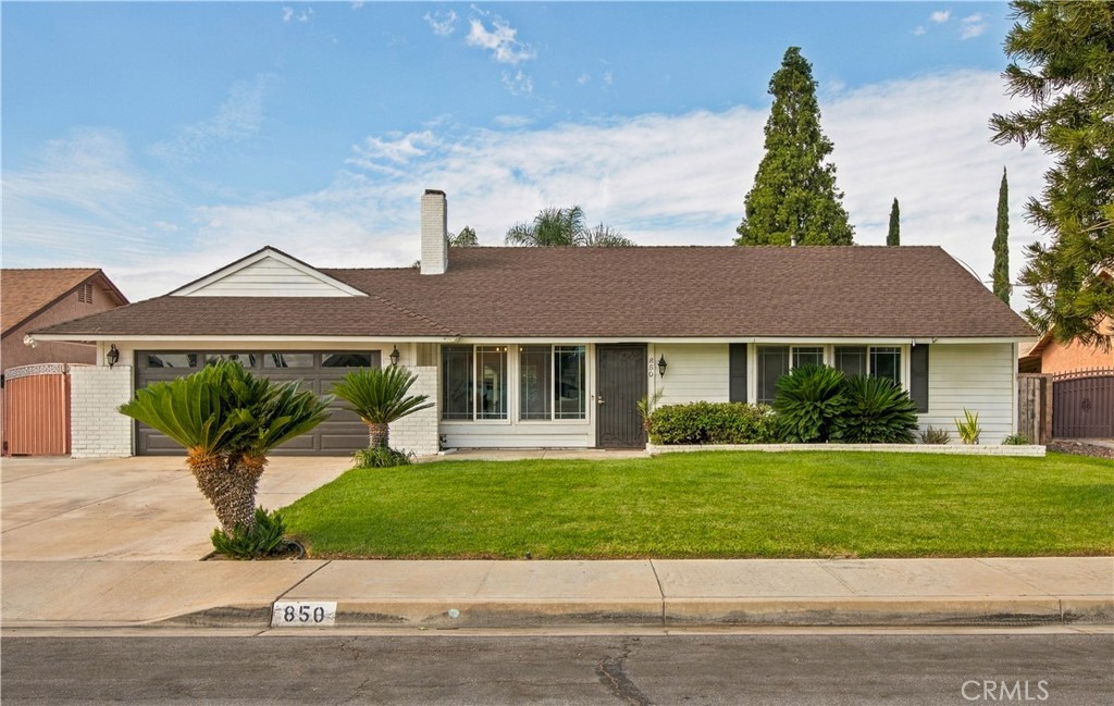 850 N Wisteria Avenue Property Photo 1