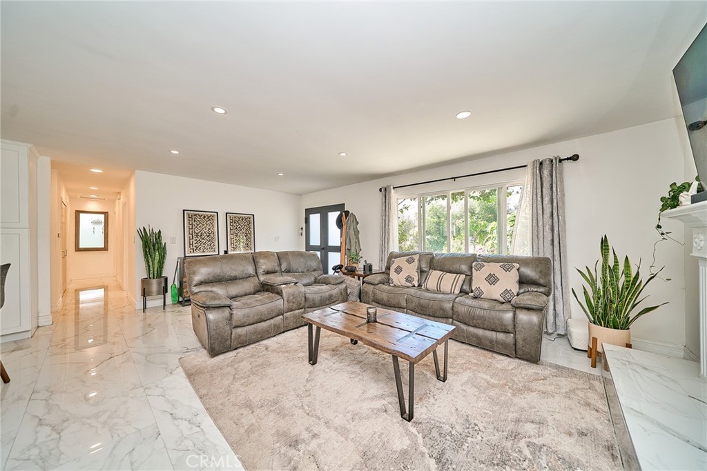 3549 Valley View Property Photo 4