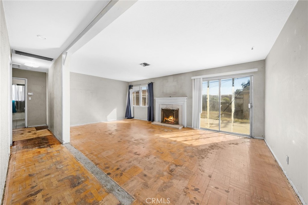502 W Leeside Property Photo 5