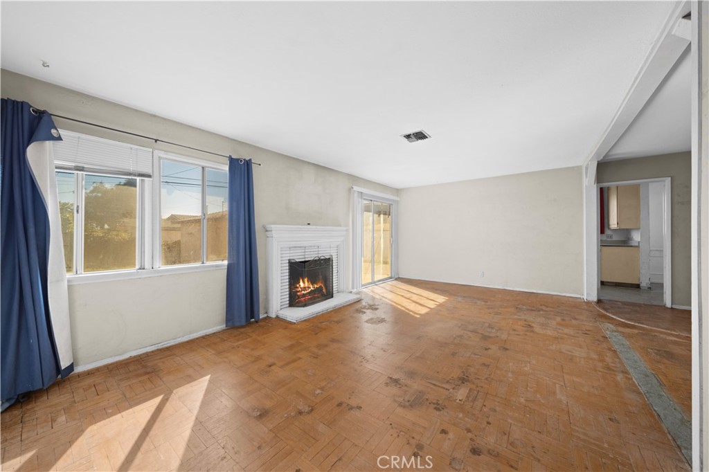 502 W Leeside Property Photo 6