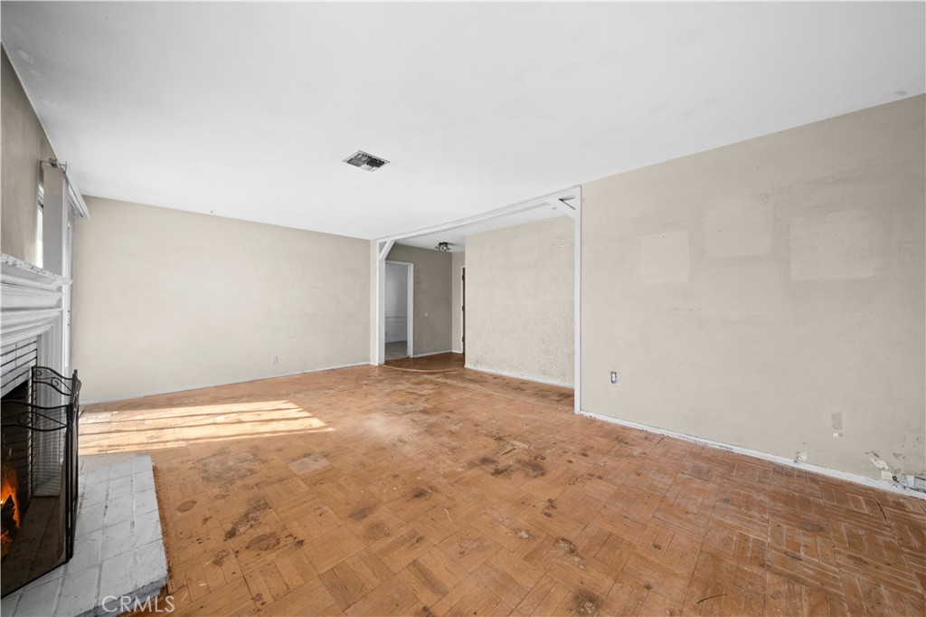 502 W Leeside Property Photo 7