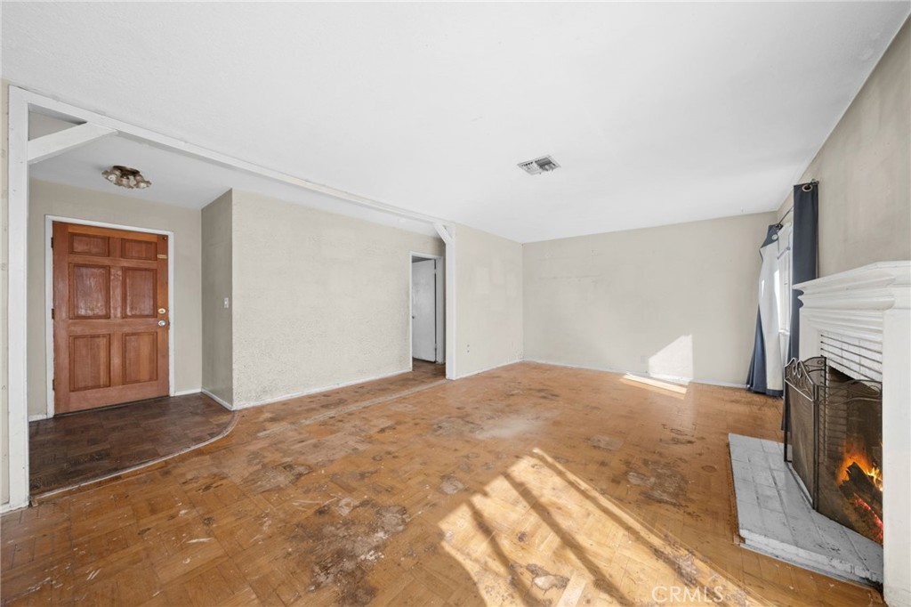 502 W Leeside Property Photo 8