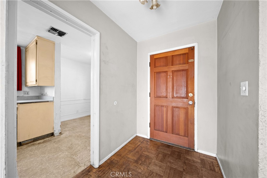 502 W Leeside Property Photo 9