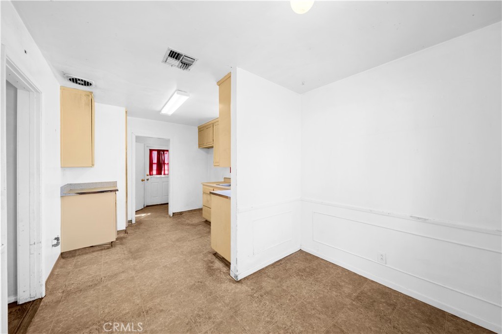 502 W Leeside Property Photo 11