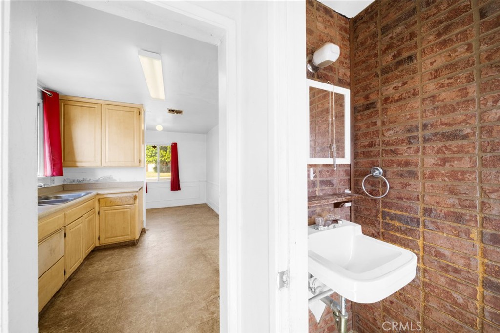 502 W Leeside Property Photo 17