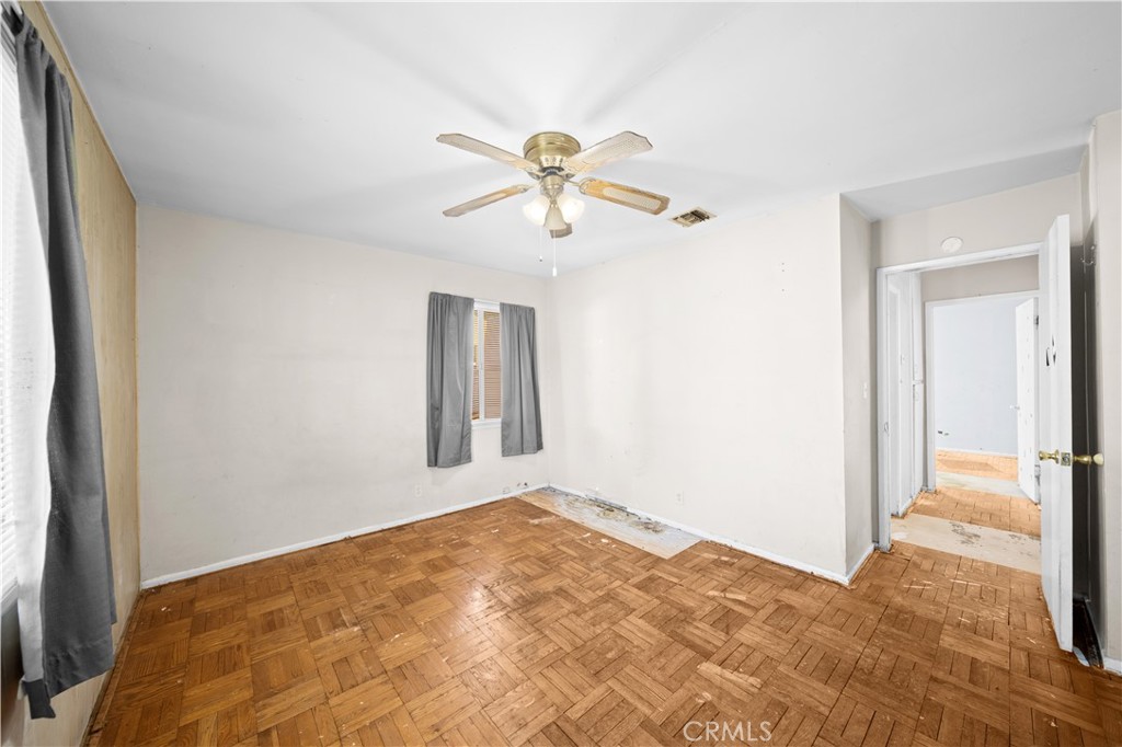 502 W Leeside Property Photo 21