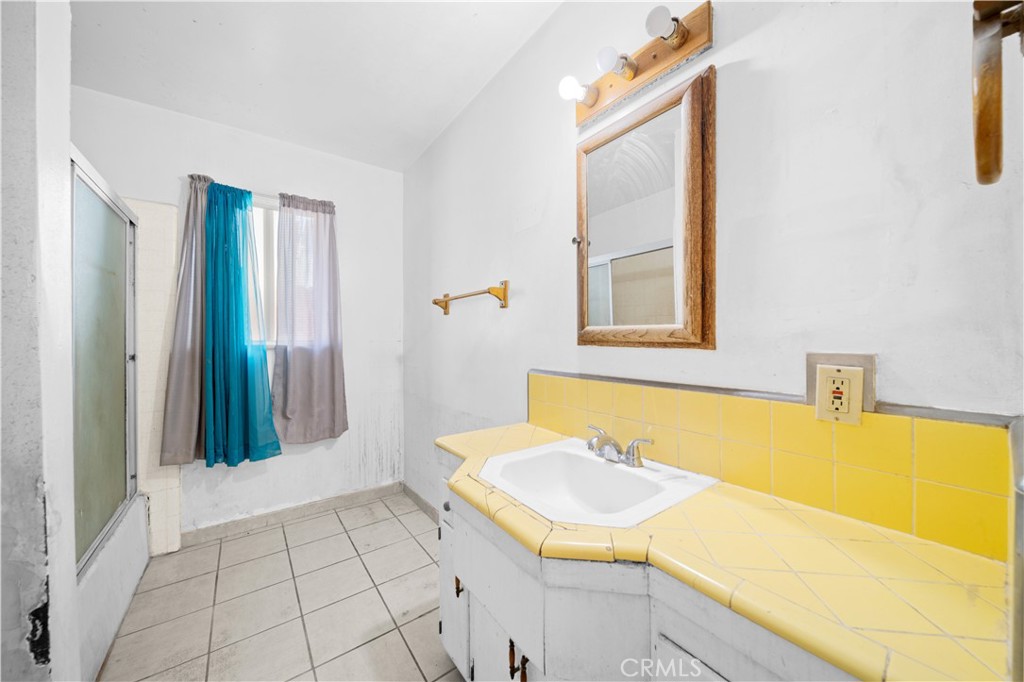 502 W Leeside Property Photo 22