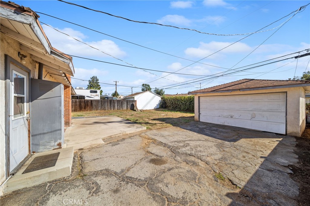 502 W Leeside Property Photo 28