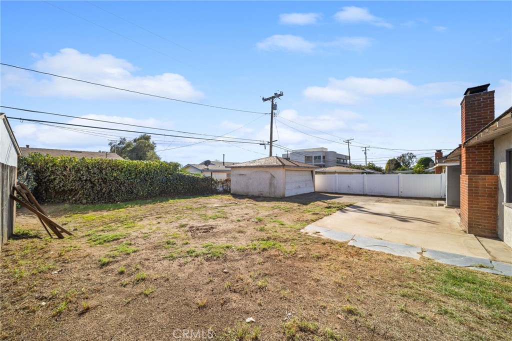 502 W Leeside Property Photo 31