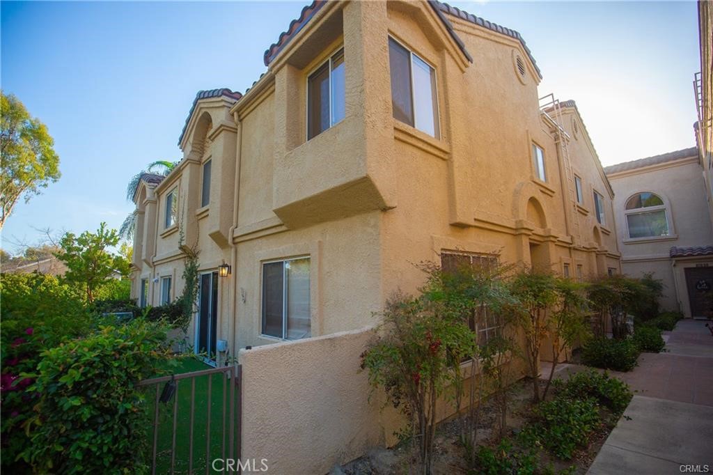 21224 Jasmines Property Photo 1