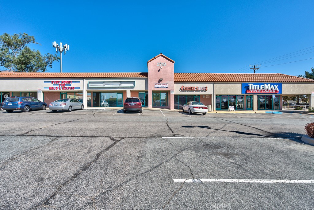 2210 E Highland Avenue Property Photo 4