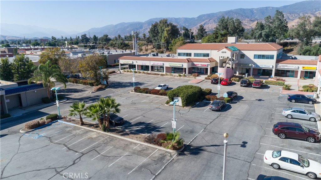 2210 E Highland Avenue Property Photo 10