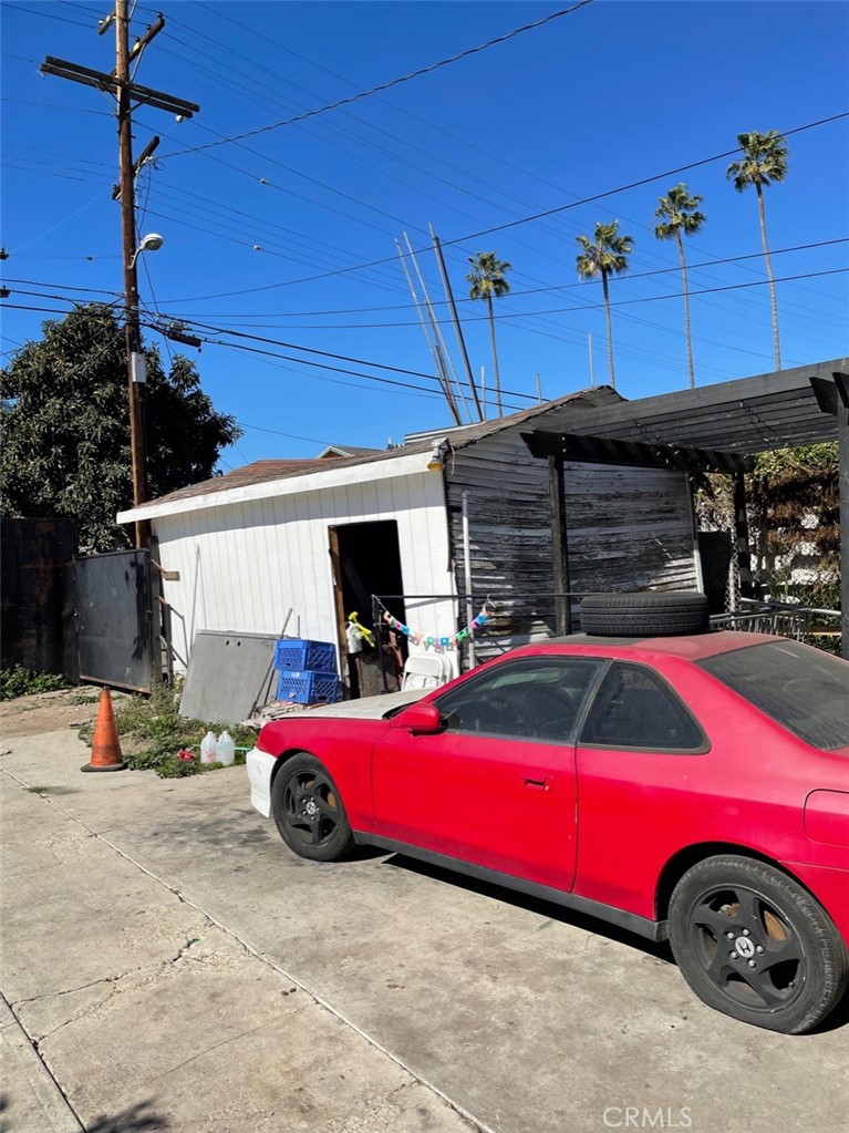 7019 Compton Avenue Property Photo 3