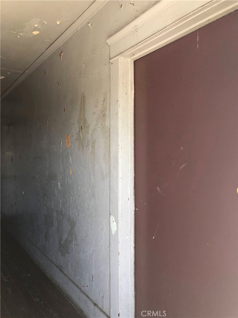 569 S Rowan Avenue Property Photo 4
