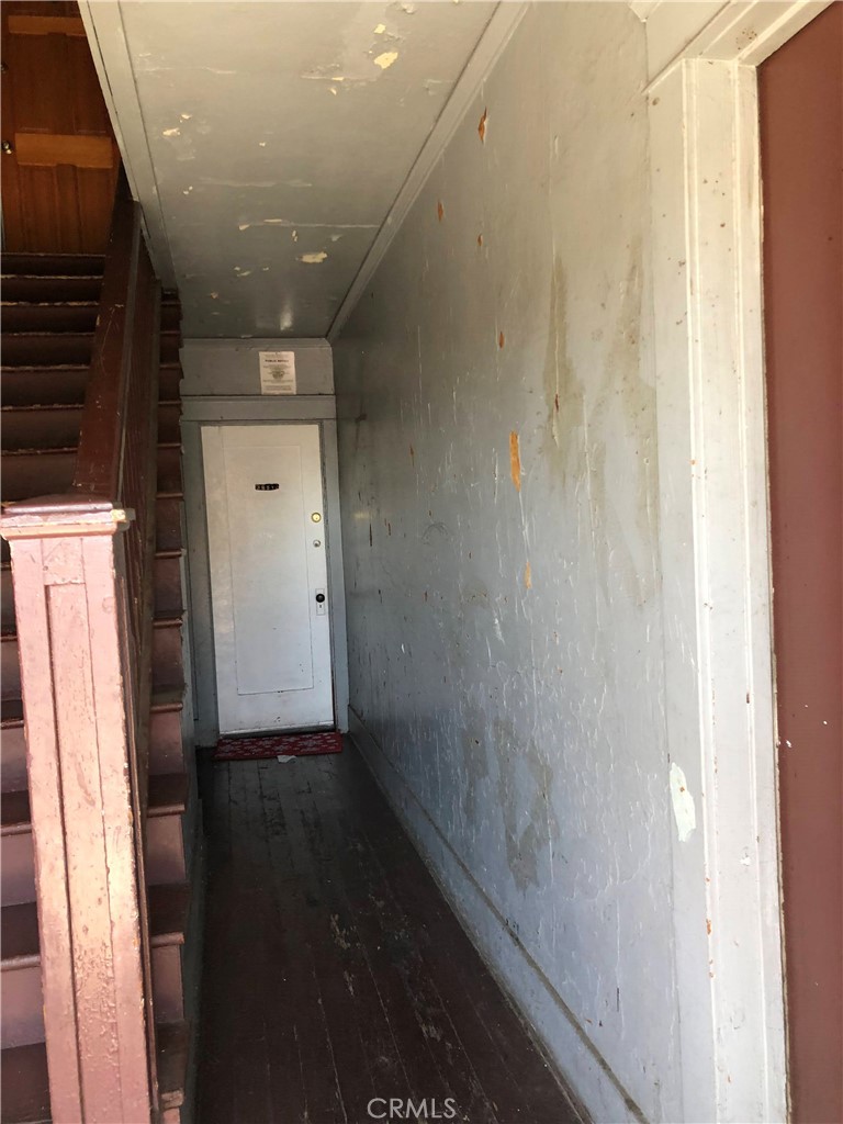 569 S Rowan Avenue Property Photo 5