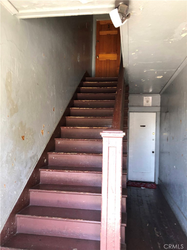 569 S Rowan Avenue Property Photo 7