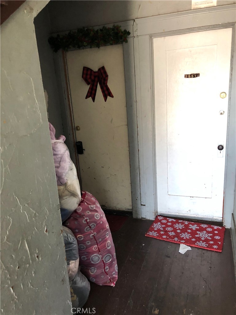 569 S Rowan Avenue Property Photo 8