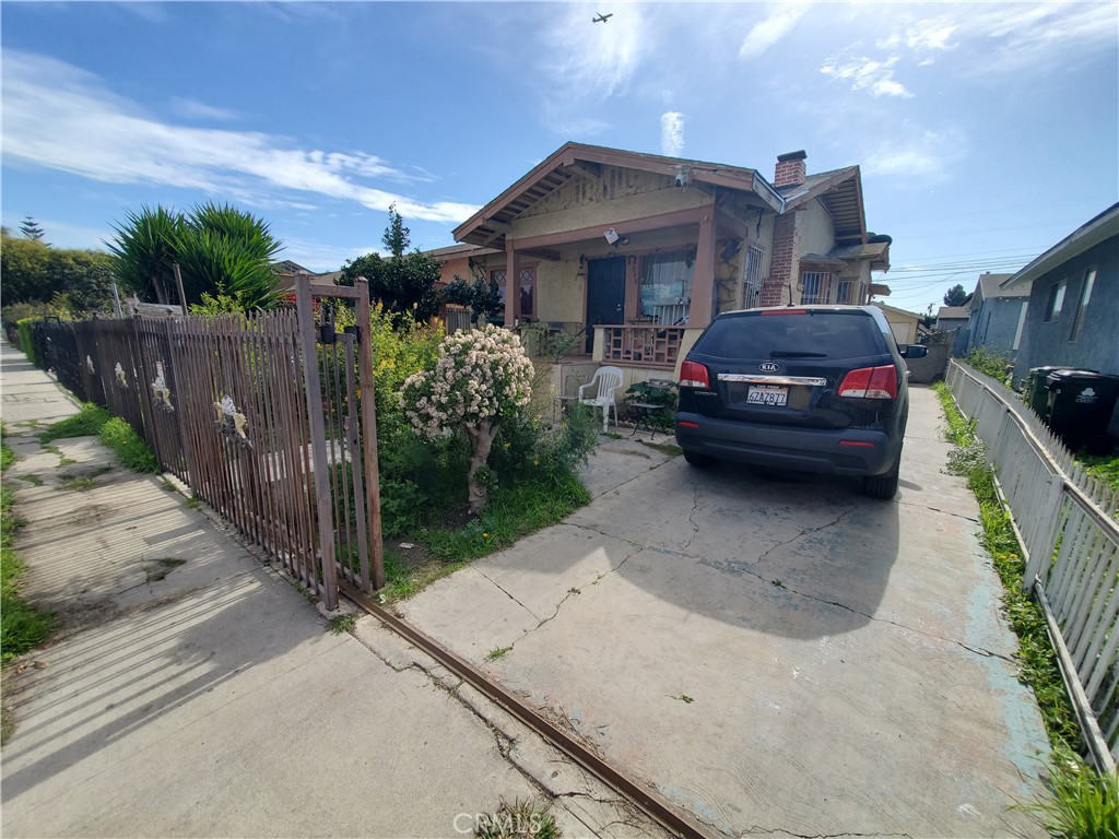 848 W 75th Street Property Photo 3