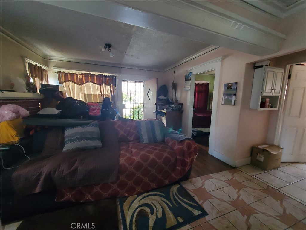 848 W 75th Street Property Photo 5