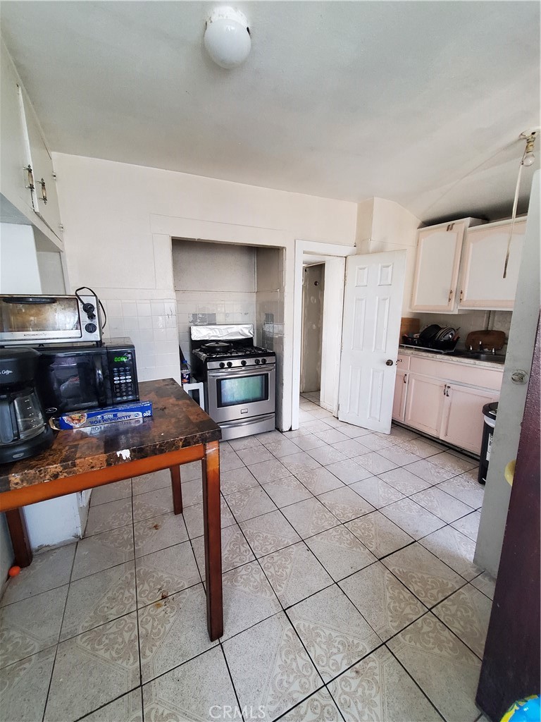 848 W 75th Street Property Photo 11