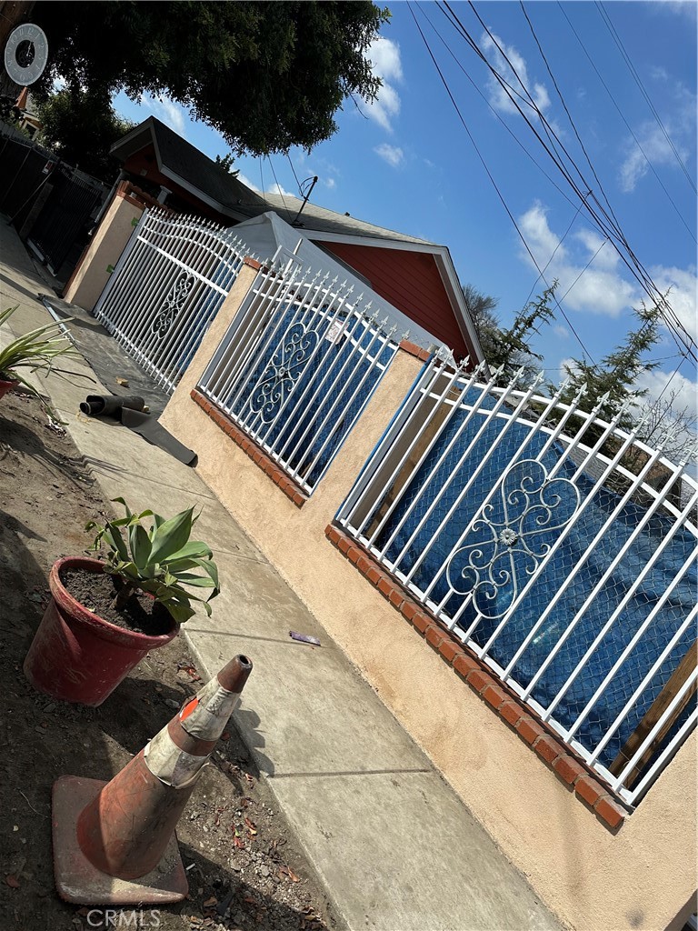 661 W 65th Street Property Photo 1