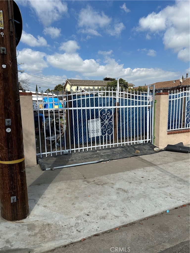 661 W 65th Street Property Photo 2