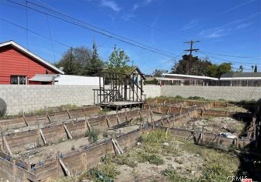 661 W 65th Street Property Photo 4