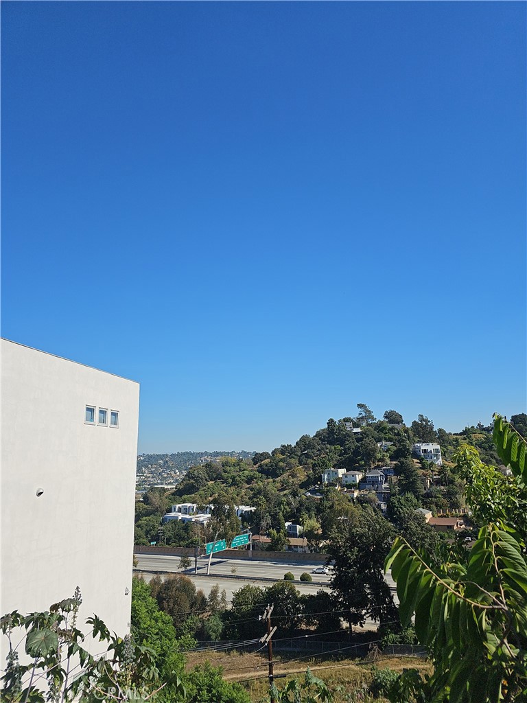 2286 Silver Ridge Avenue Property Photo 3