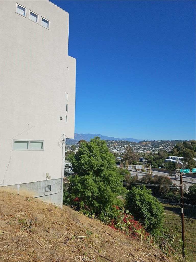 2286 Silver Ridge Avenue Property Photo 10