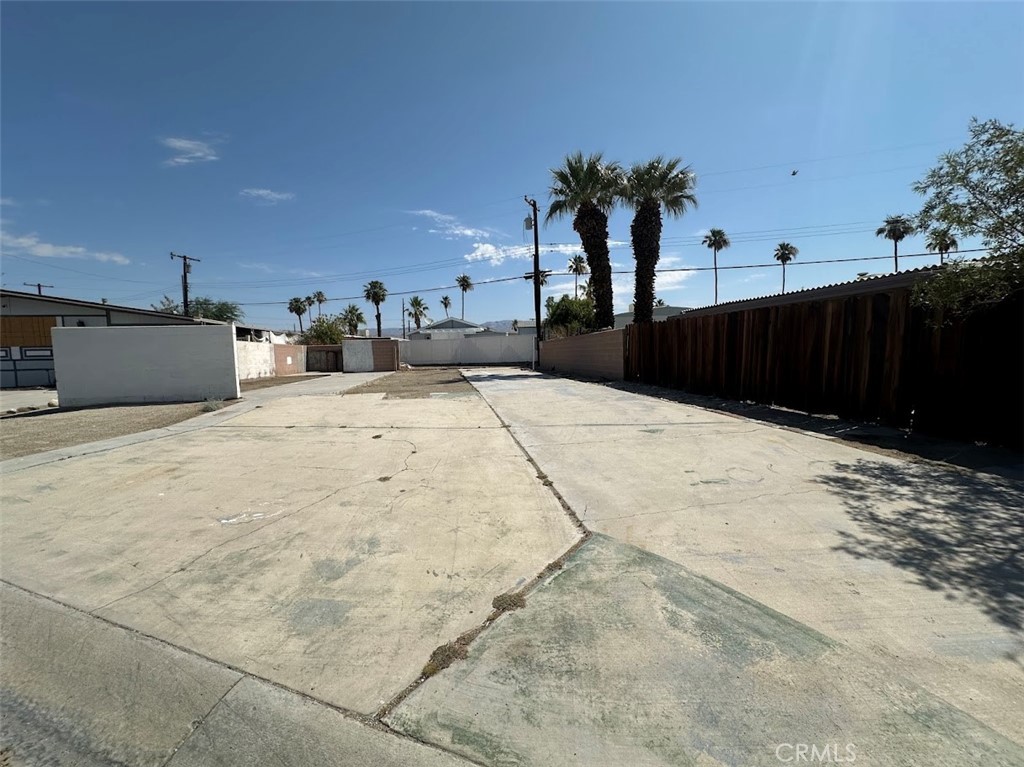 32060 Oakland Property Photo 2
