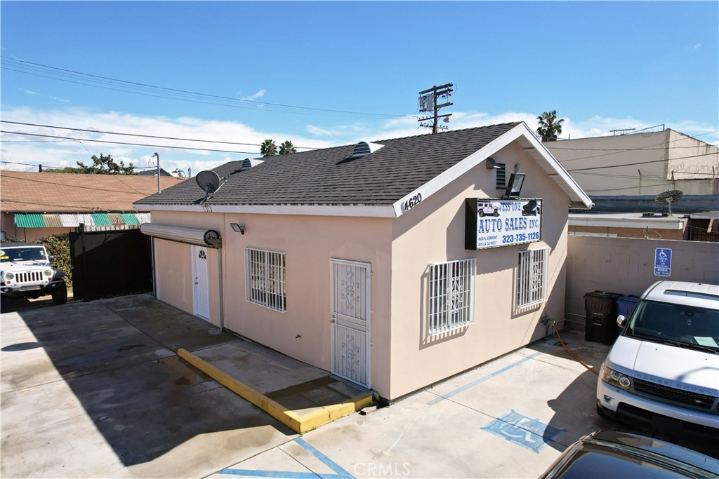 4620 S Vermont Avenue Property Photo 6