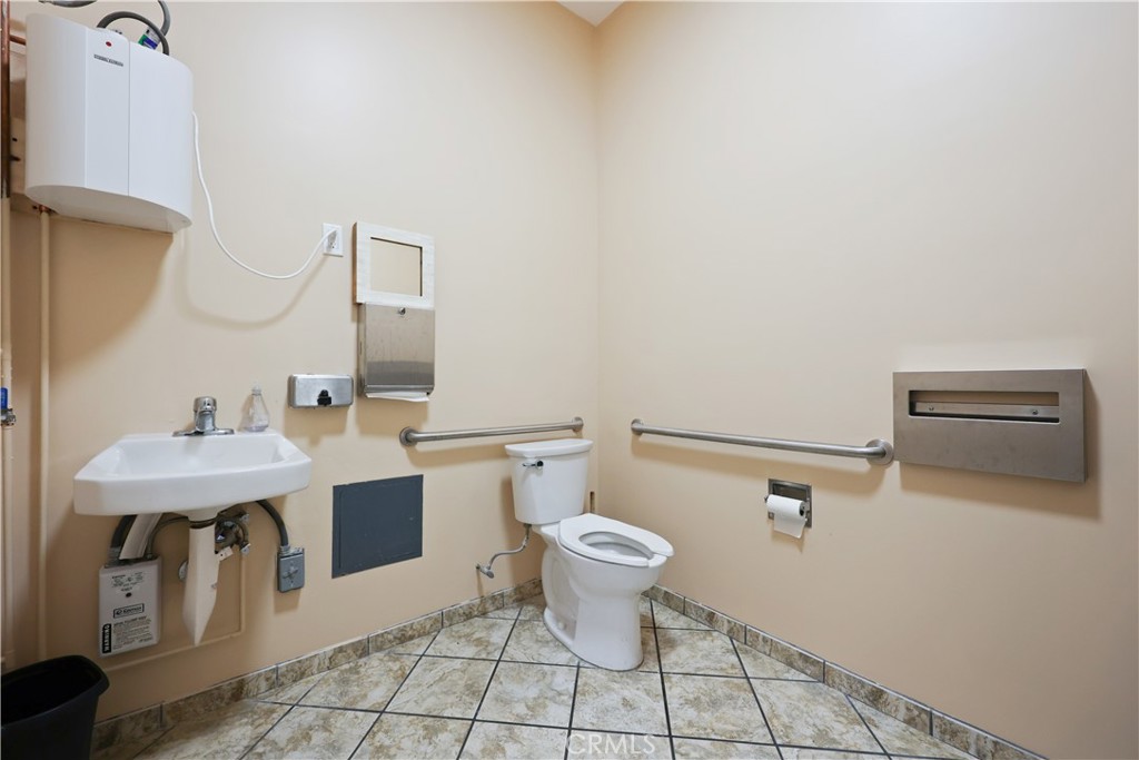 4620 S Vermont Avenue Property Photo 8