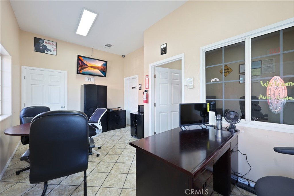 4620 S Vermont Avenue Property Photo 9