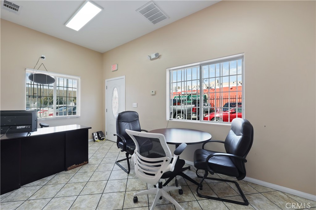 4620 S Vermont Avenue Property Photo 12