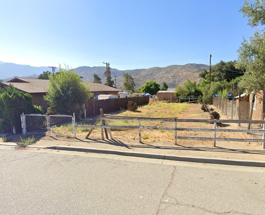 670 Plaza St Property Photo 1