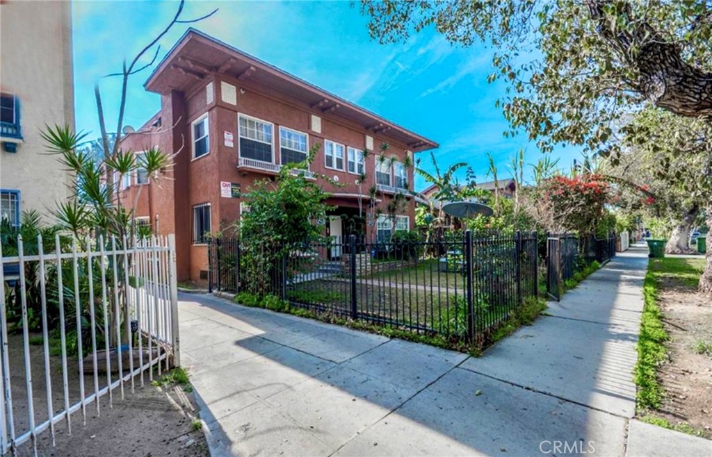 828 W 41st Street Property Photo