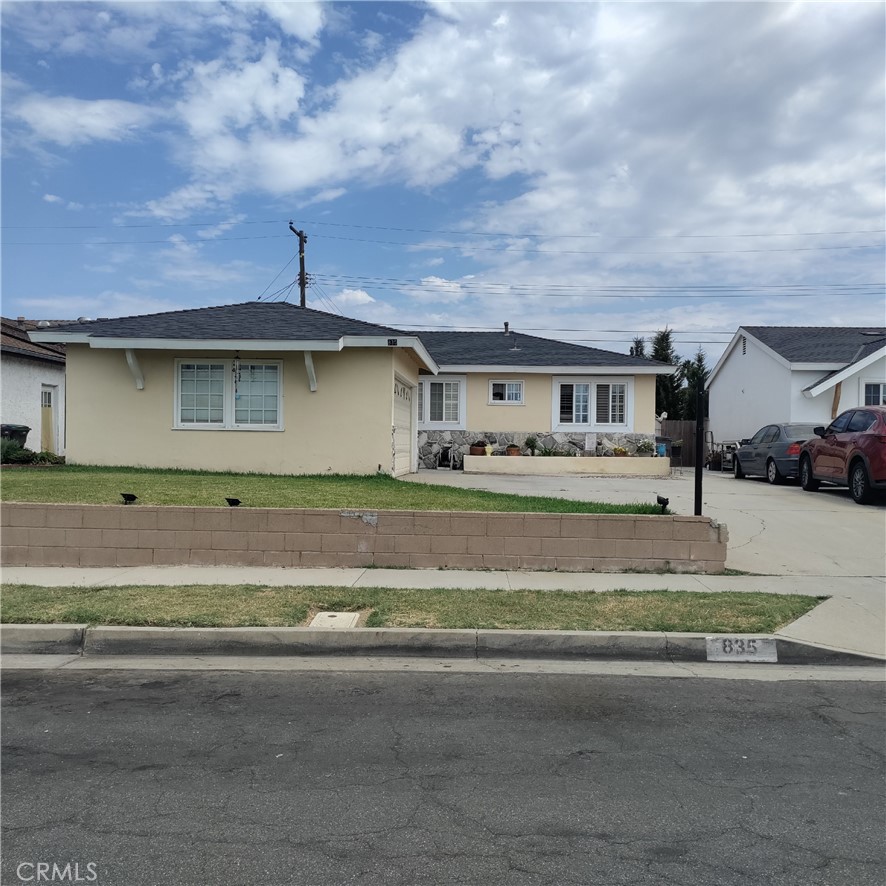 835 E Bonds Street Property Photo 1